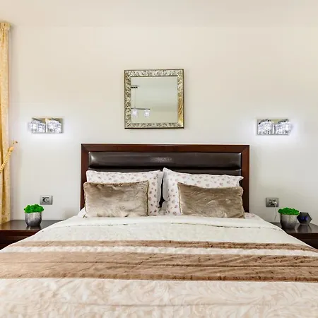 Luxury Avantgarden 3 Apartment