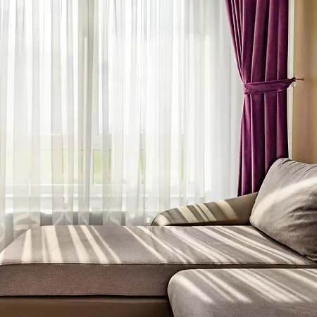 Luxury Avantgarden 3 *