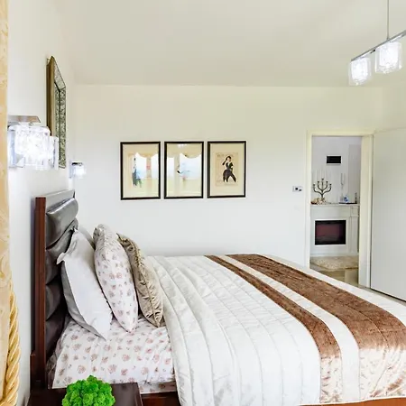 Luxury Avantgarden 3 Apartment