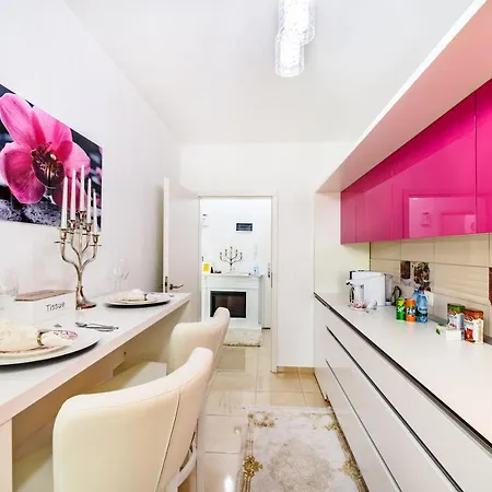 Luxury Avantgarden 3 Apartment Brasov